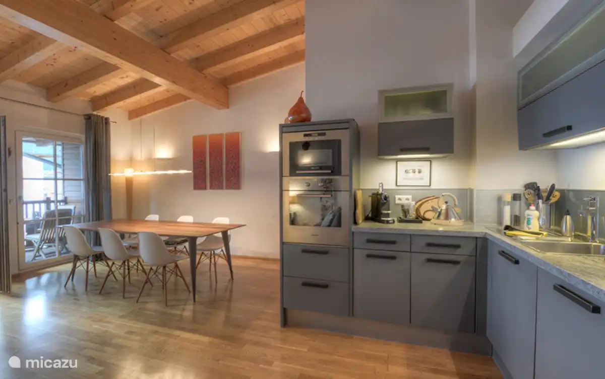 De keuken met zithoek