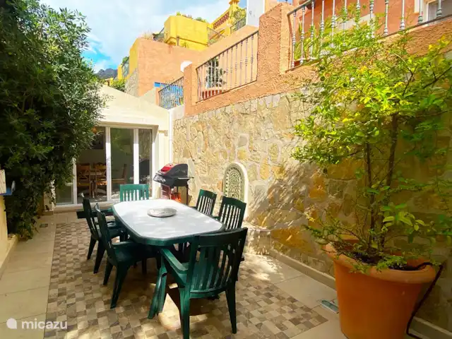 Dinamarca huren in Spanje, Costa Blanca, Altea Hills - bungalow eettafel met bbq
