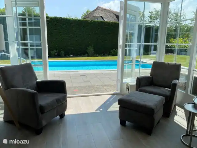 ZeelandhuisaanZee | Pays-Bas, Zélande, Kamperland - villa Vue du salon sur la piscine et le jardin