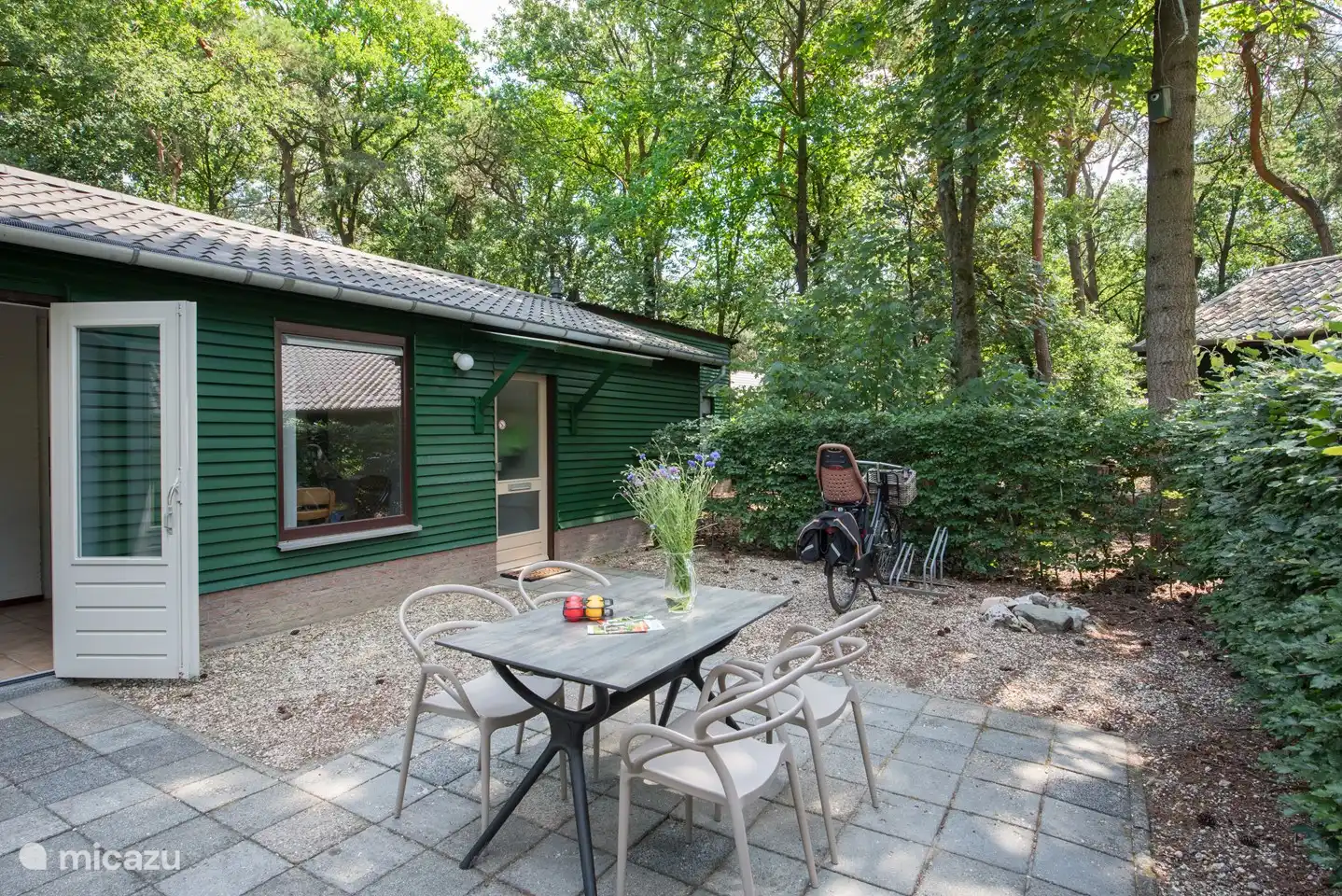 Der Garten mit Terrasse