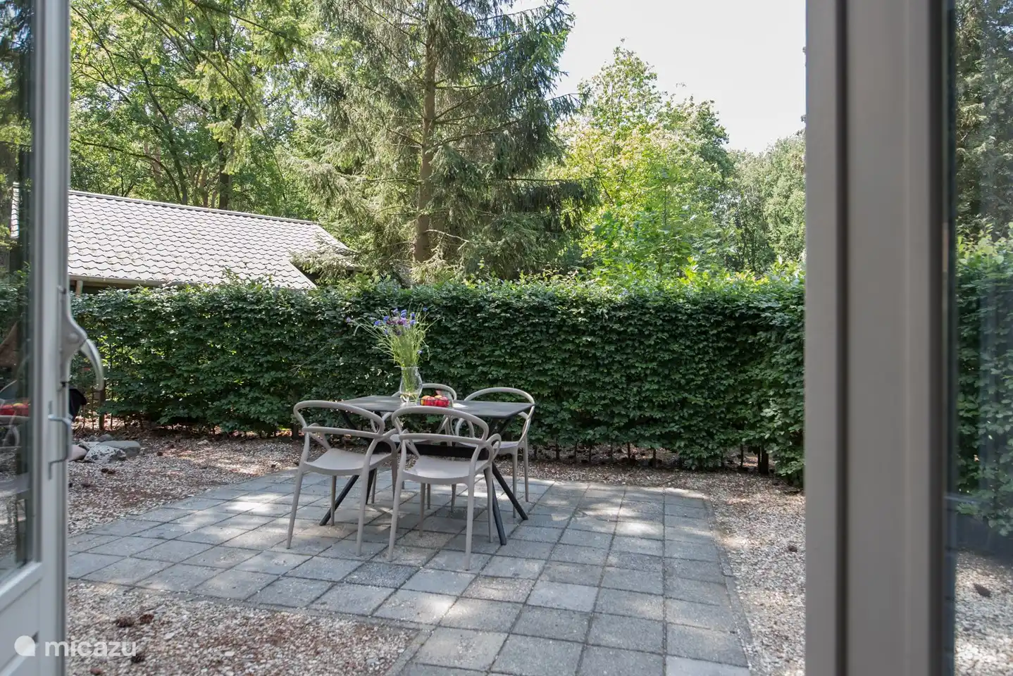 Die Terrasse im Garten