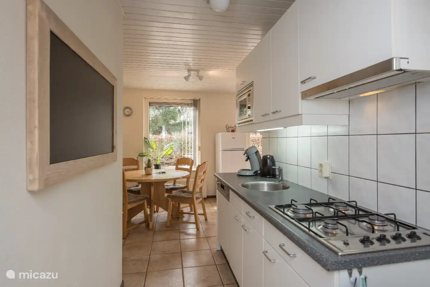 Die voll ausgestattete Küche