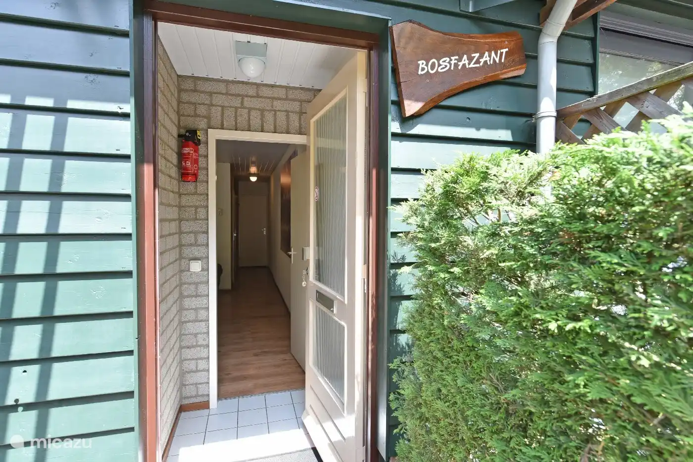 Der Eingang des Bungalows