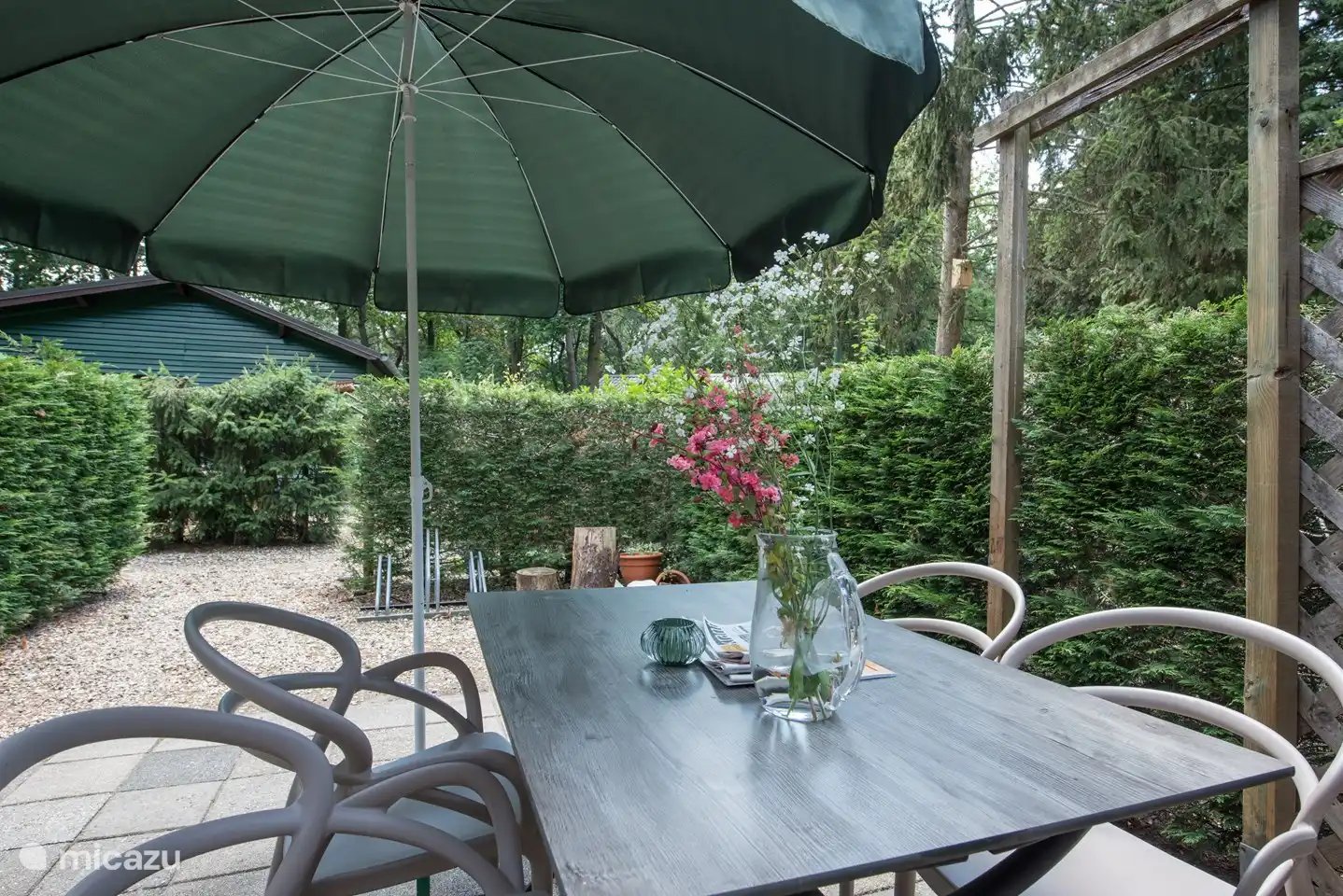 Die Terrasse im Garten