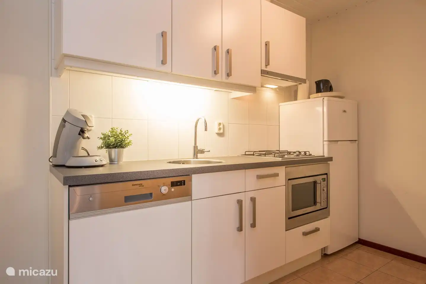 Die voll ausgestattete Küche