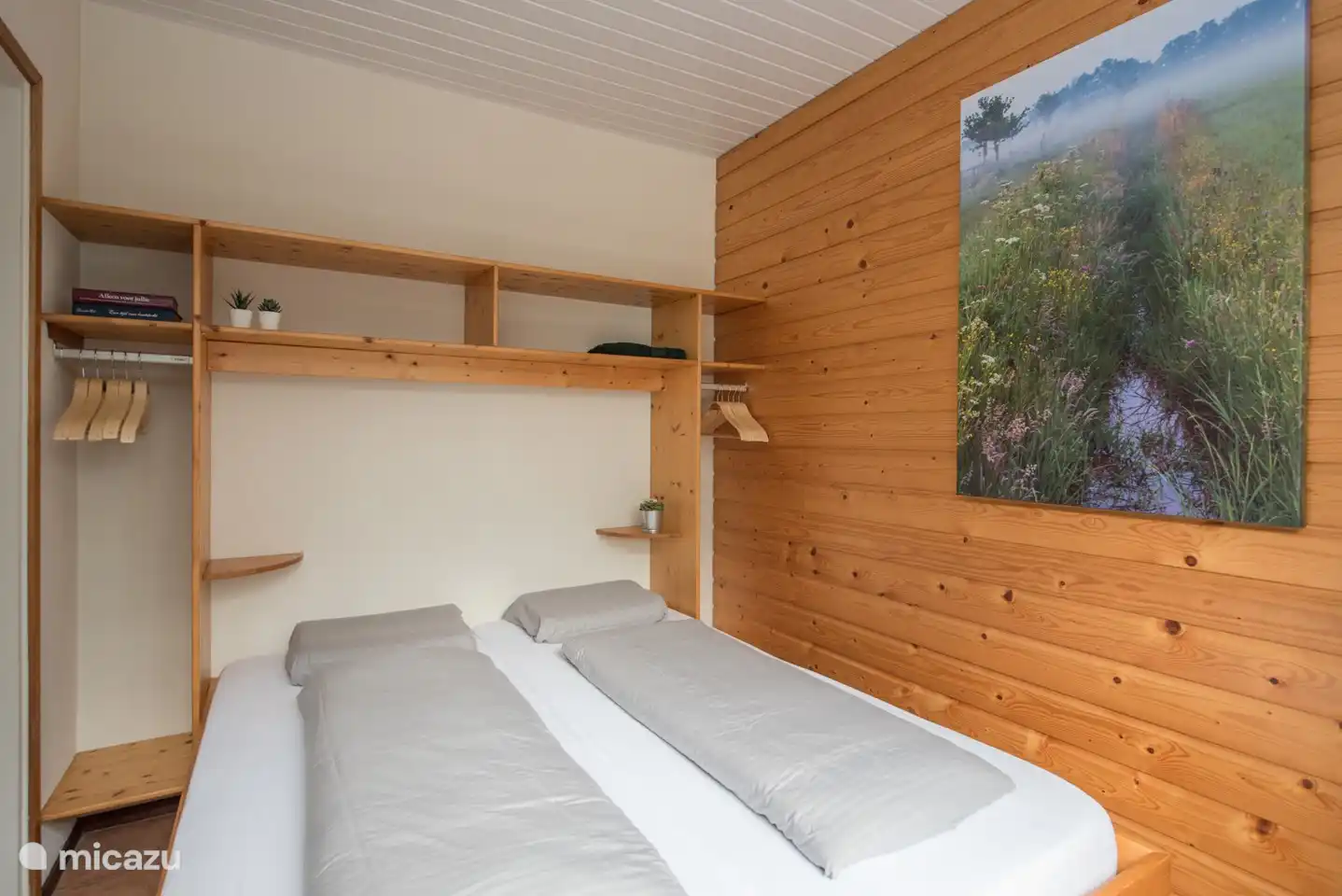 Schlafzimmer mit Doppelbett