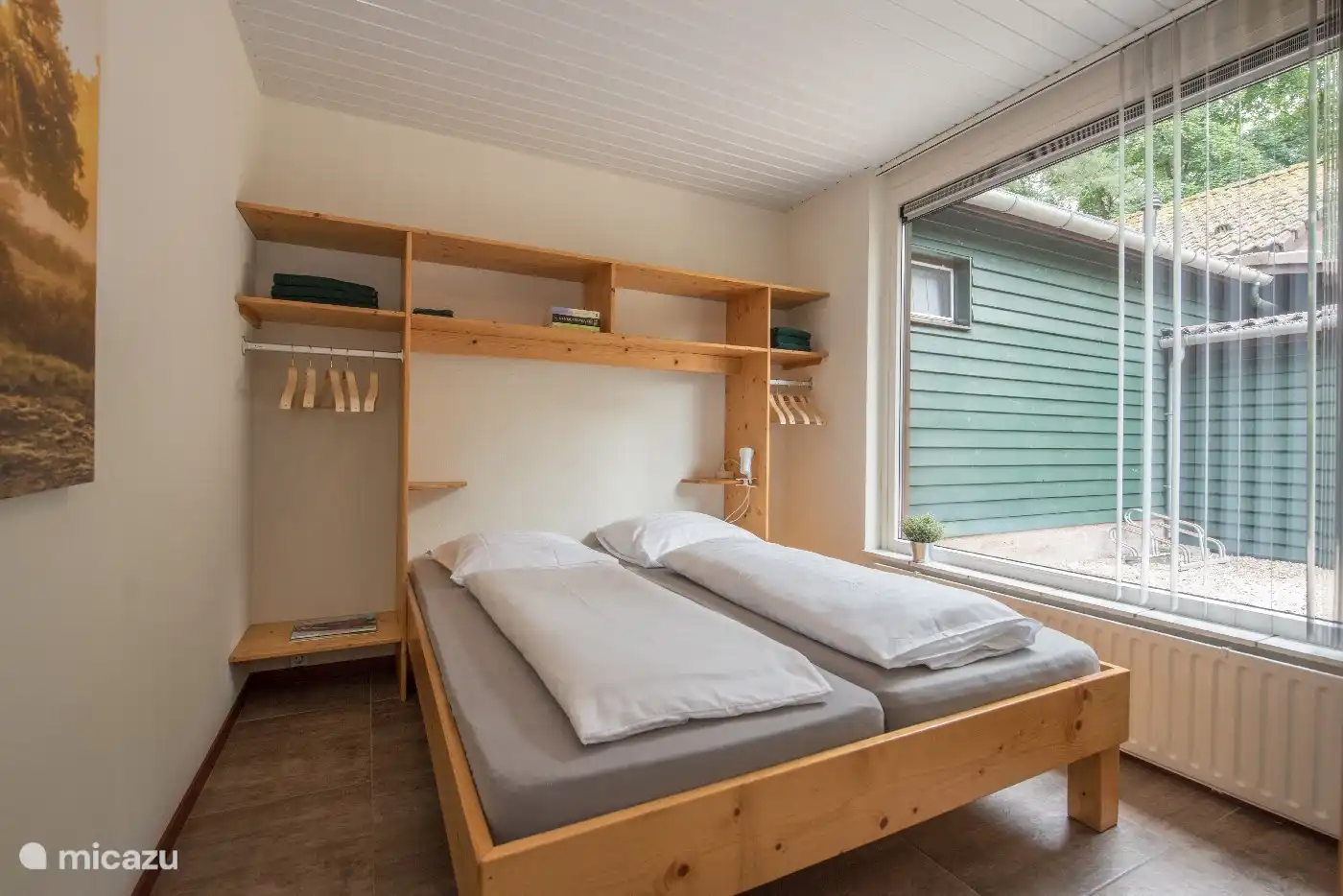 Schlafzimmer mit Doppelbett