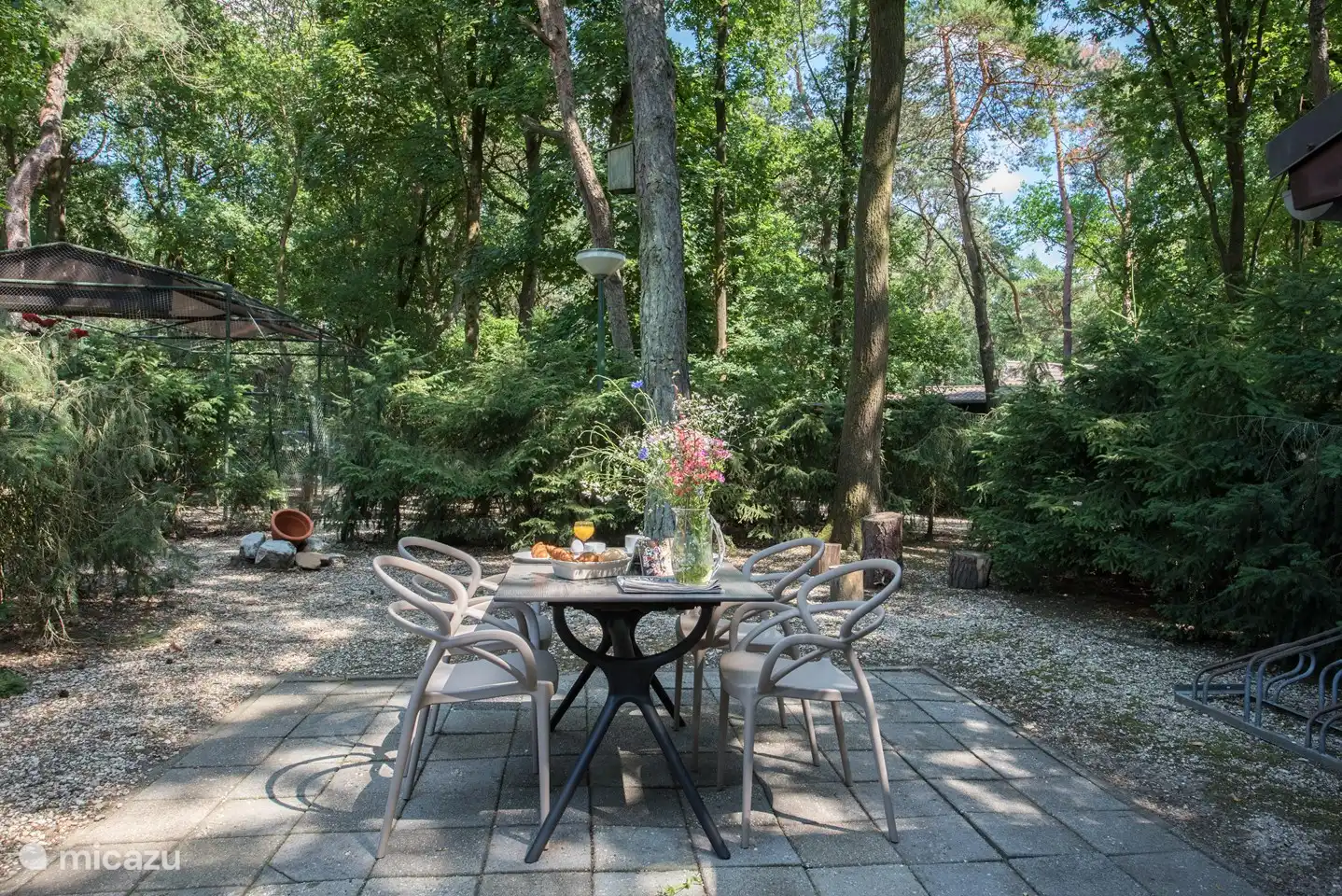 Die Terrasse im Garten