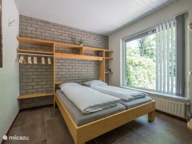 cisne mudo en Países Bajos, Barbante Septentrional, Heesch - bungaló El dormitorio con la cama de matrimonio.