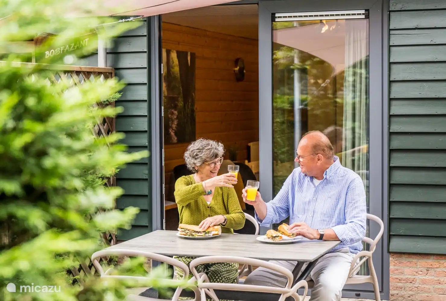 Genießen Sie morgens ein köstliches Frühstück im Garten und gönnen Sie sich nach einer schönen Radtour ein erfrischendes Getränk im Jagdhaus