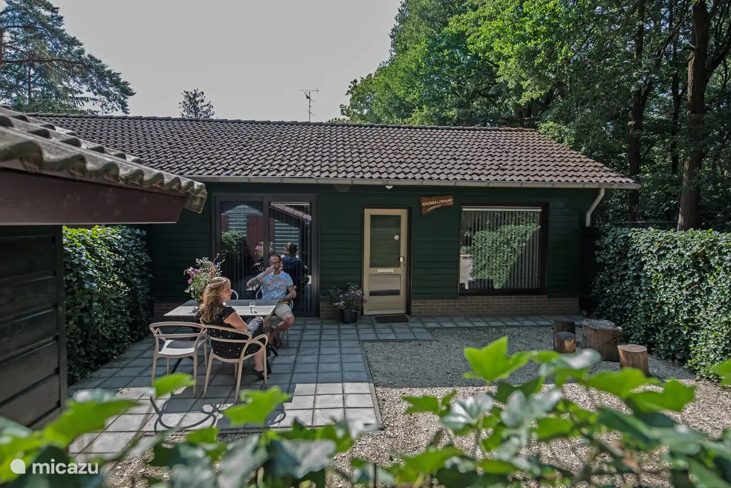 Der Garten mit der Terrasse