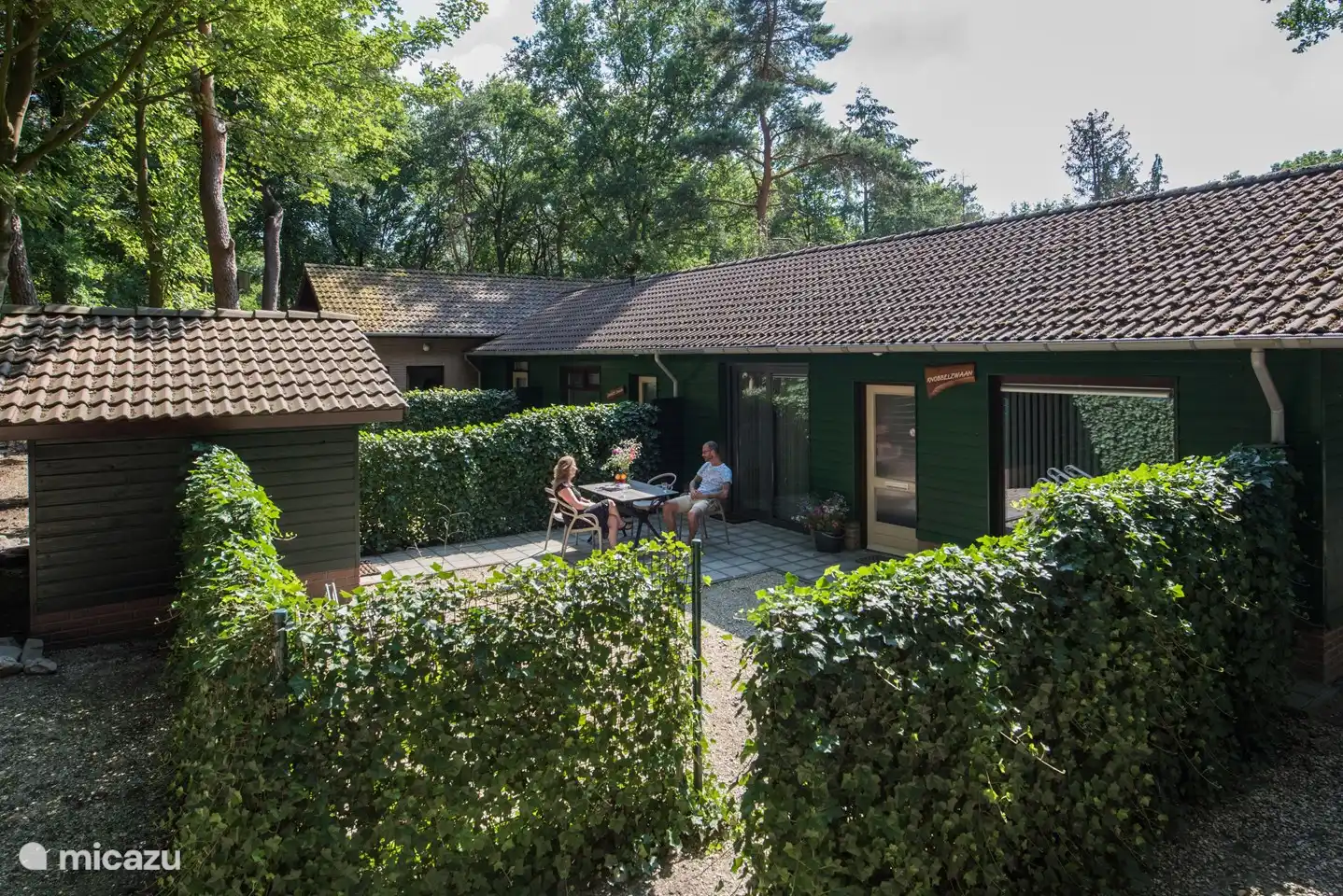 Der Garten mit der Terrasse