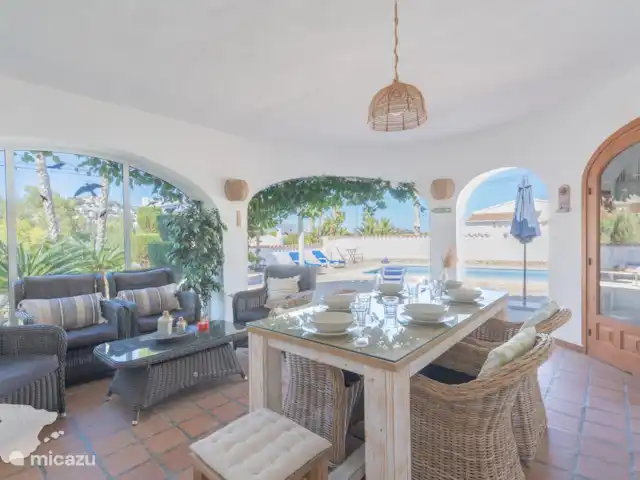 Maison Bruni | Espagne, Costa Blanca, Benissa - villa Terrasse couverte avec table à manger et coins salons confortables