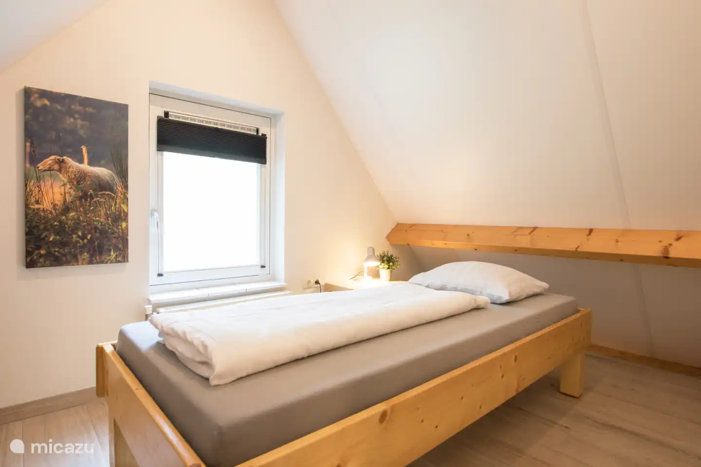 Schlafzimmer (1) mit Einzelbett