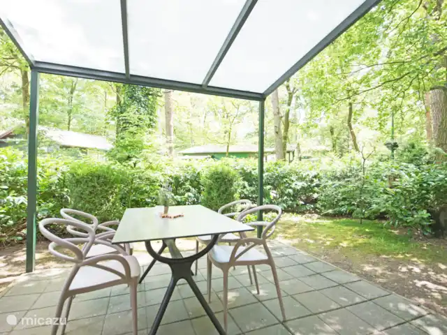 pavo real de Java en Países Bajos, Barbante Septentrional, Heesch - bungaló La terraza cubierta