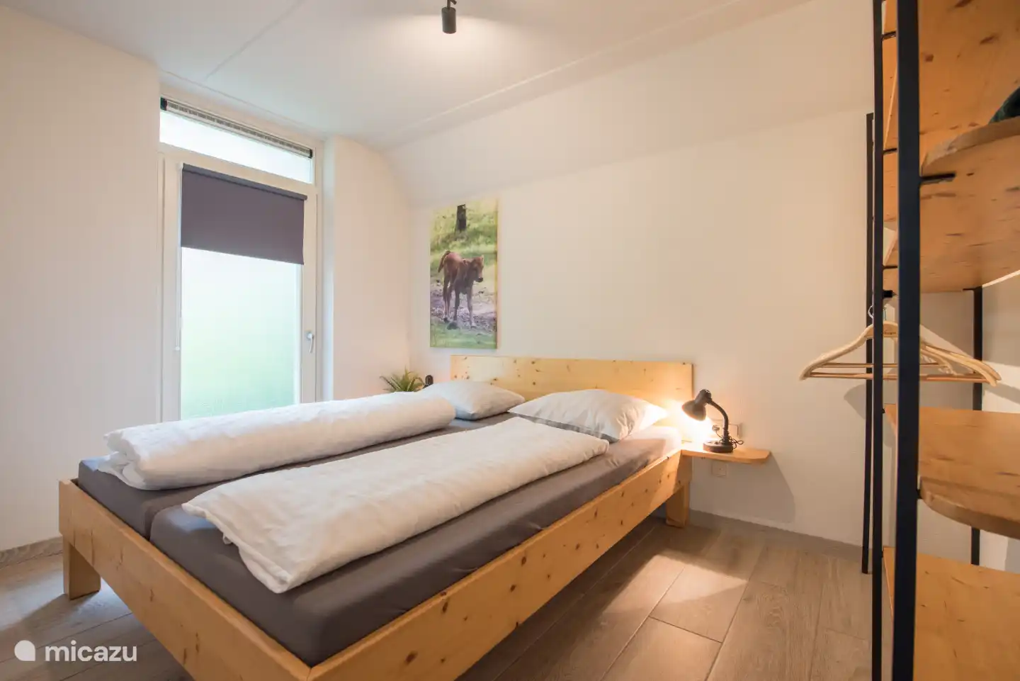 Schlafzimmer mit Doppelbett