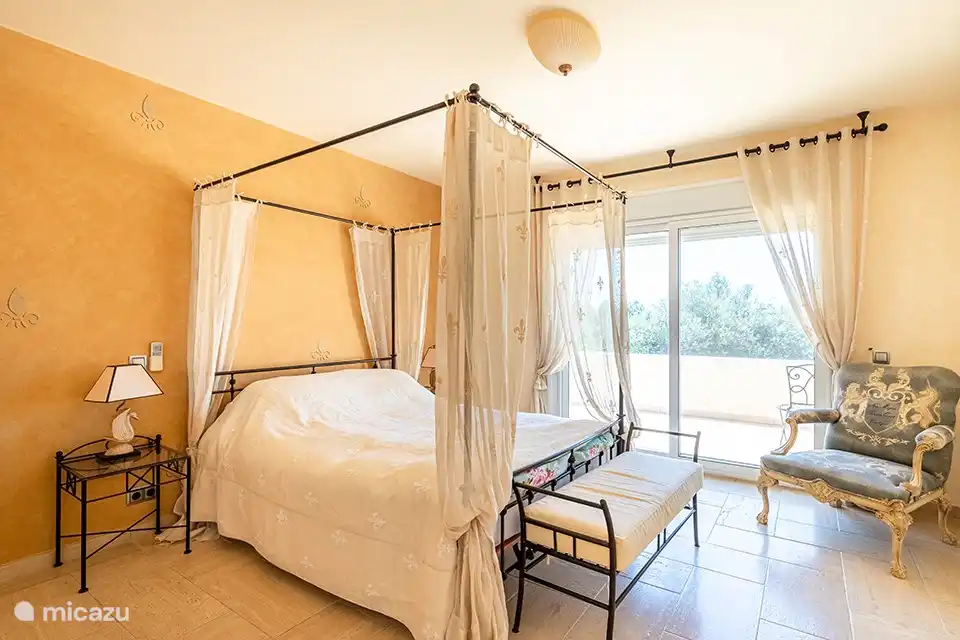 3ème chambre avec un lit double