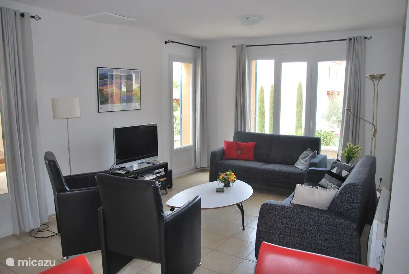 Sitzecke mit 6 bequemen Sitzen, Sat-TV/Radio (Canal Digital), kostenloses Internet. Blick nach vorne und über das Tal.