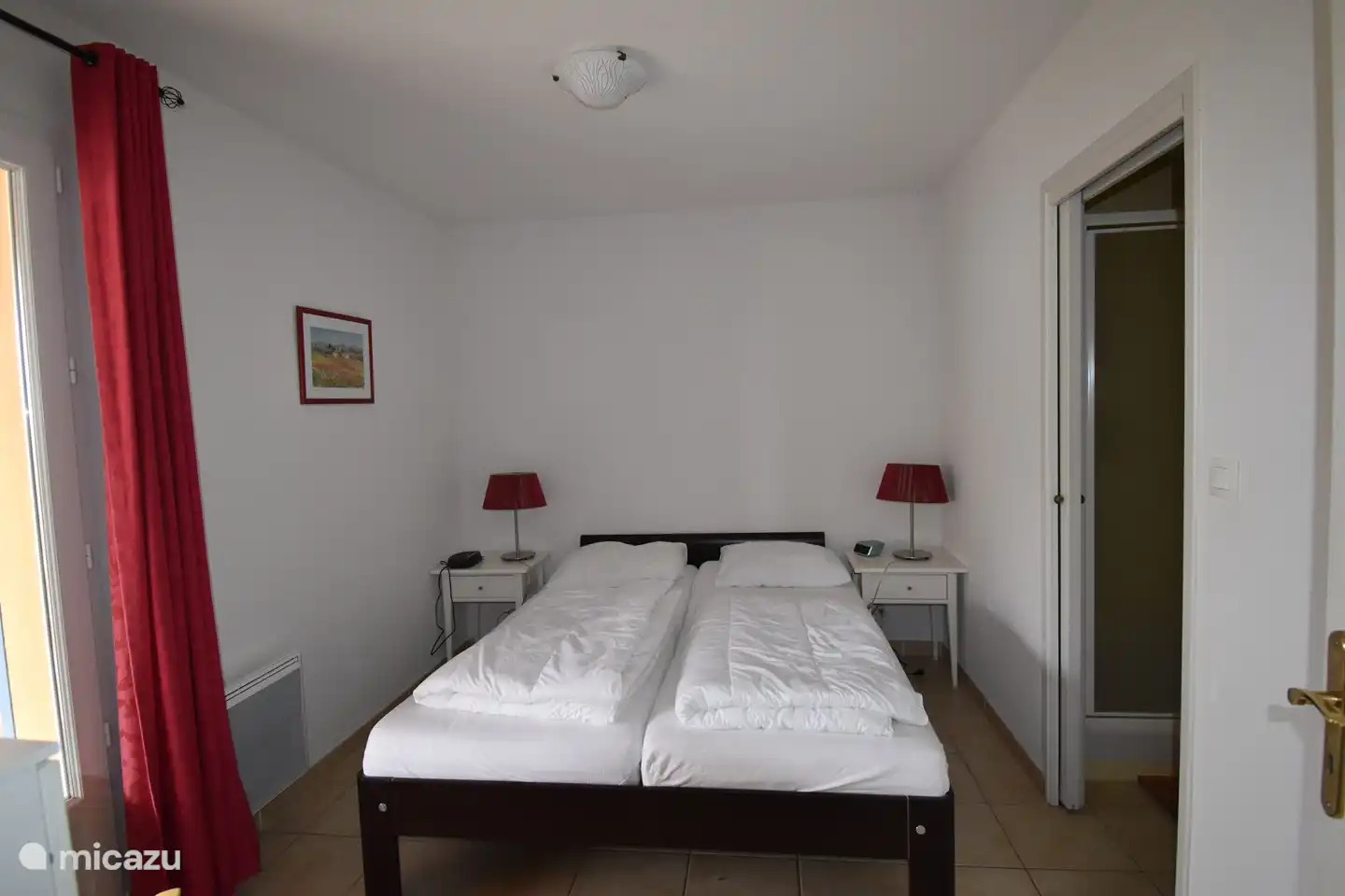 Schlafzimmer im Erdgeschoss mit eigenem Bad