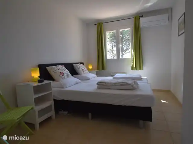 Les Demeures du Luc 307 huren in Frankrijk, Vaucluse, Saumane-de-Vaucluse - villa Slaapkamer boven met boxspring