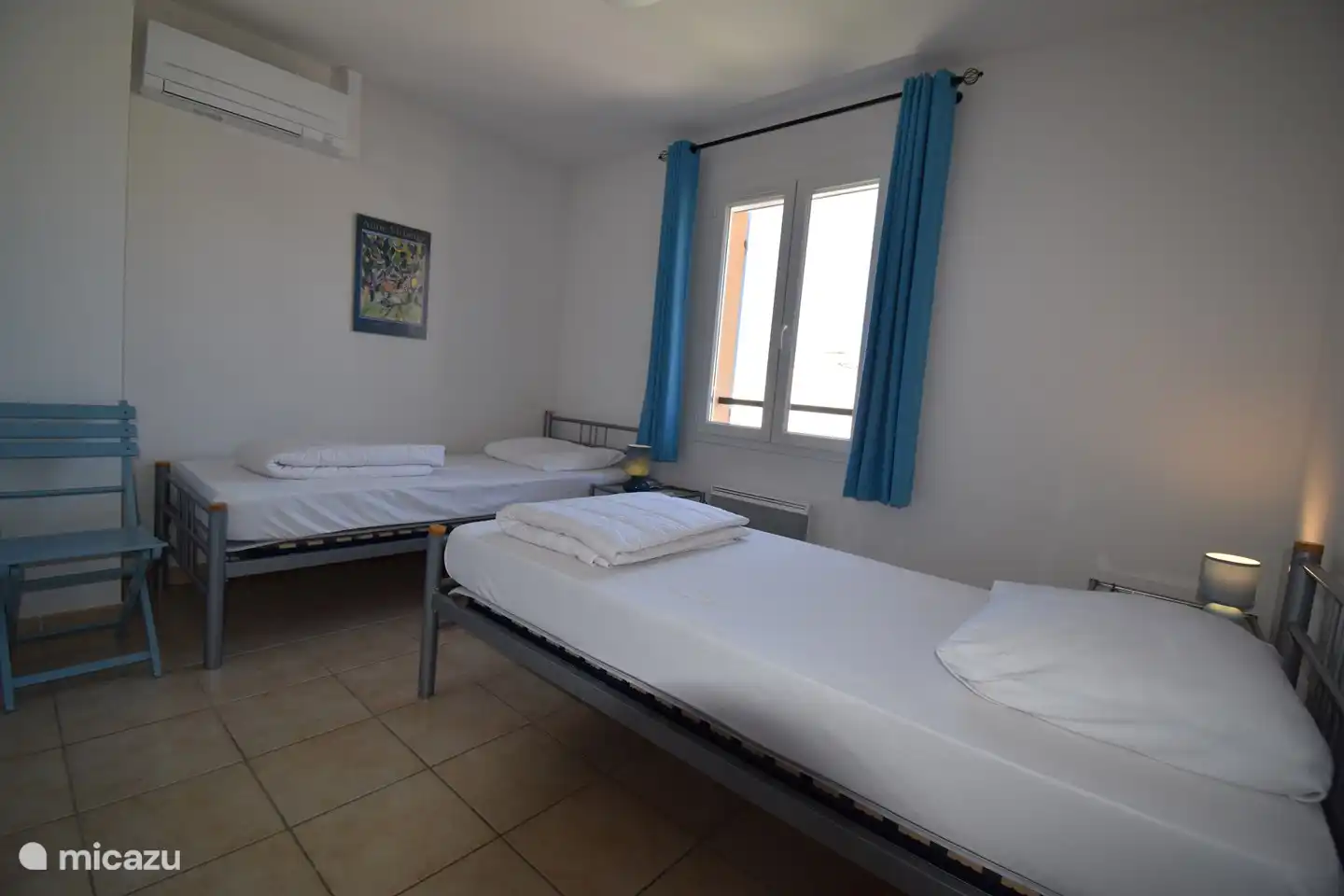 Schlafzimmer im Obergeschoss mit 2 getrennten Betten