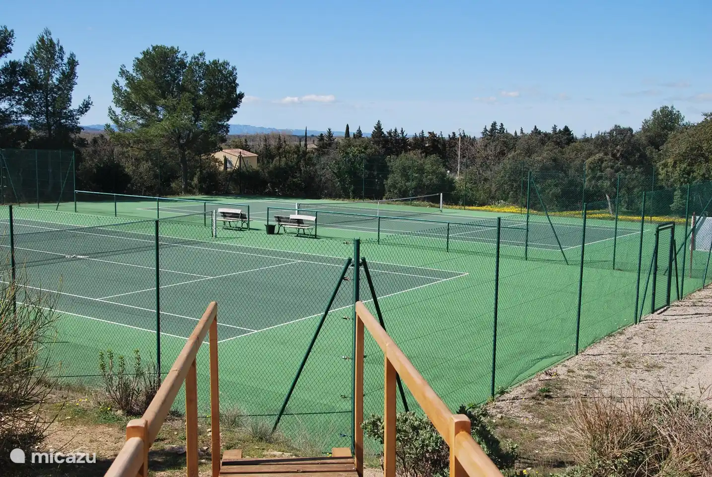 Tennisplatz im Park, den Sie nutzen können (Schlüssel mit Managern)