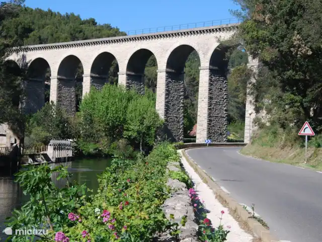 Les Demeures du Luc 307 huren in Frankrijk, Vaucluse, Saumane-de-Vaucluse - villa Prachtige direkte omgeving, hier het aquaduct richting Fontaine de Vaucluse