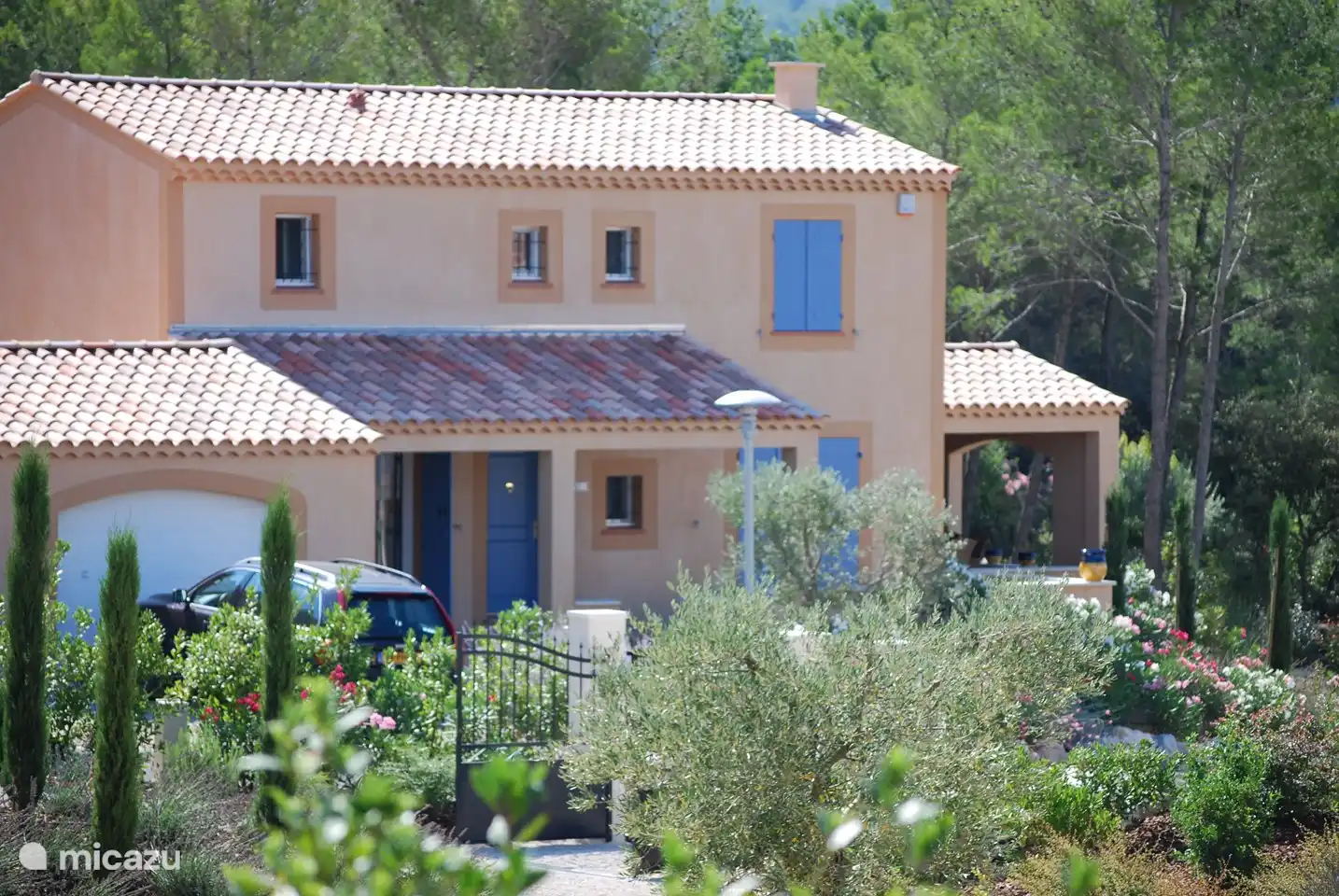 Vorderansicht mit Garage