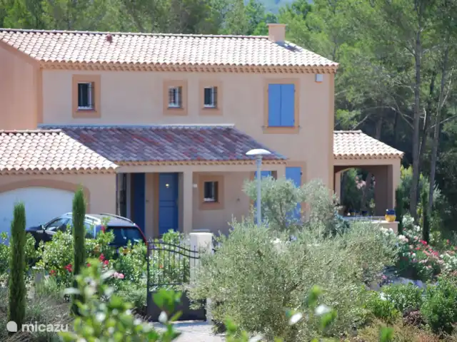 Les Demeures du Luc 307 huren in Frankrijk, Vaucluse, Saumane-de-Vaucluse - villa Vooraanzicht met garage