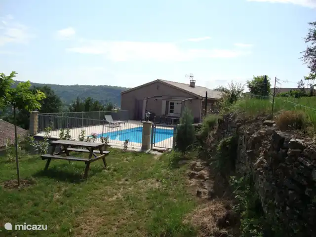 los cipreses en Francia, Ardecha, Les Vans - casa vacacional piscina cercada,