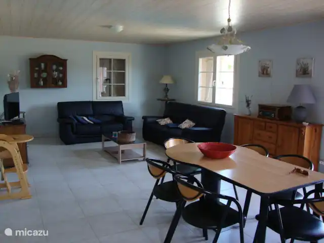 los cipreses en Francia, Ardecha, Les Vans - casa vacacional sala de estar