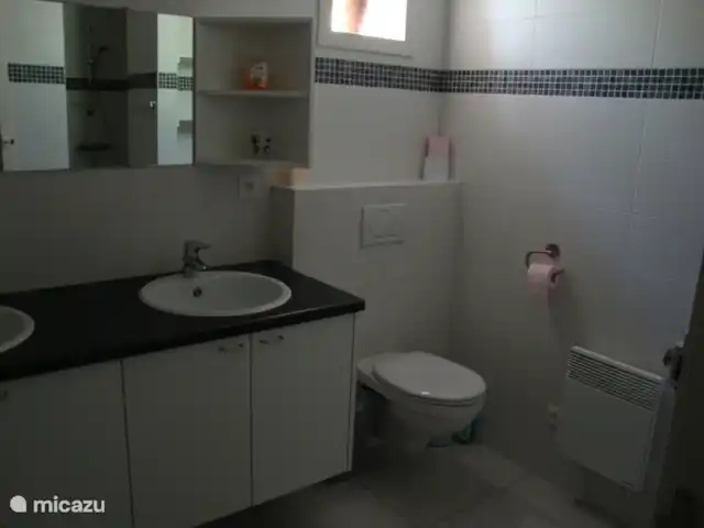 los cipreses en Francia, Ardecha, Les Vans - casa vacacional baño