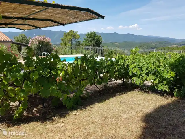 Le Vignal Complet | France, Ardèche, Chambonas - maison de vacances vue du terrain de pétanque