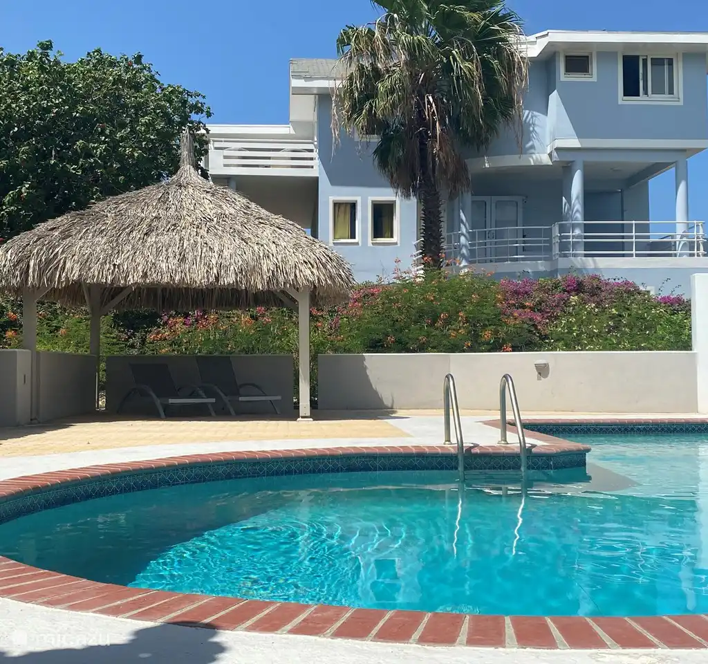 Villa op resort dichtbij Mambo beach