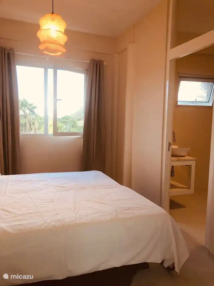 4. Schlafzimmer_angeschlossenes Badezimmer