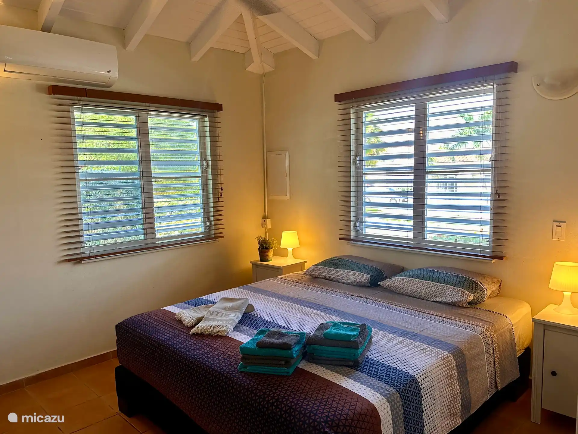 Master slaapkamer met tweepersoonsbed