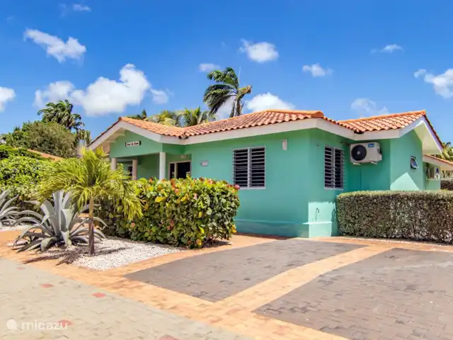 Kas di Goso | Curaçao, Banda Ariba (est), Jan Thiel - villa vue latérale de la villa.