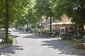 Bäckerei, Metzgerei sind 350 Meter zu Fuß erreichbar