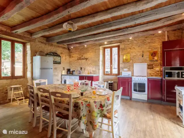 vakantiehuis huren in Frankrijk, Dordogne, Saint-Aubin-de-Nabirat – Hermitage De keuken met nog een eettafel