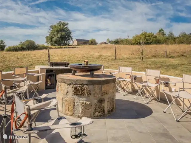 Les Oies de Julia en Francia, Corrèze, Mansac - casa vacacional La zona de barbacoa