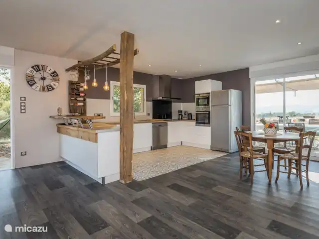 Les Oies de Julia en Francia, Corrèze, Mansac - casa vacacional La cocina