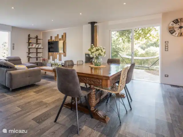 Les Oies de Julia en Francia, Corrèze, Mansac - casa vacacional La zona de comedor