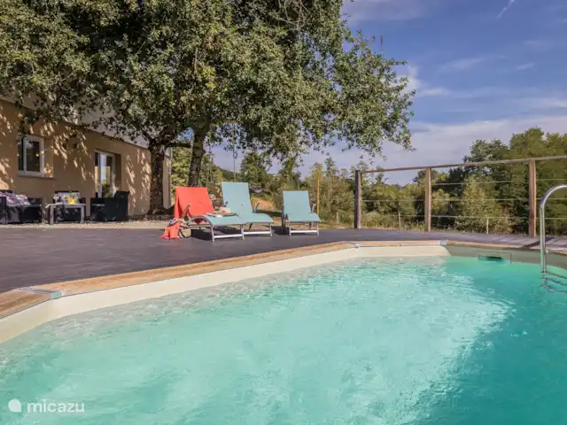 Les Oies de Julia en Francia, Corrèze, Mansac - casa vacacional La piscina