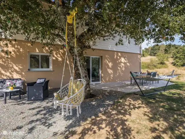 Les Oies de Julia en Francia, Corrèze, Mansac - casa vacacional El jardín
