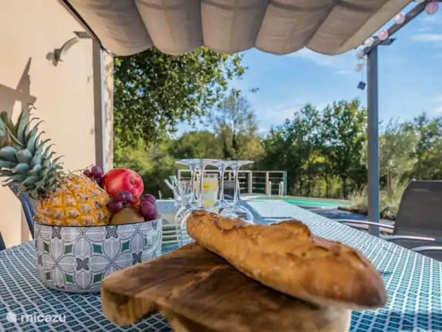 Les Oies de Julia en Francia, Corrèze, Mansac - casa vacacional Terraza