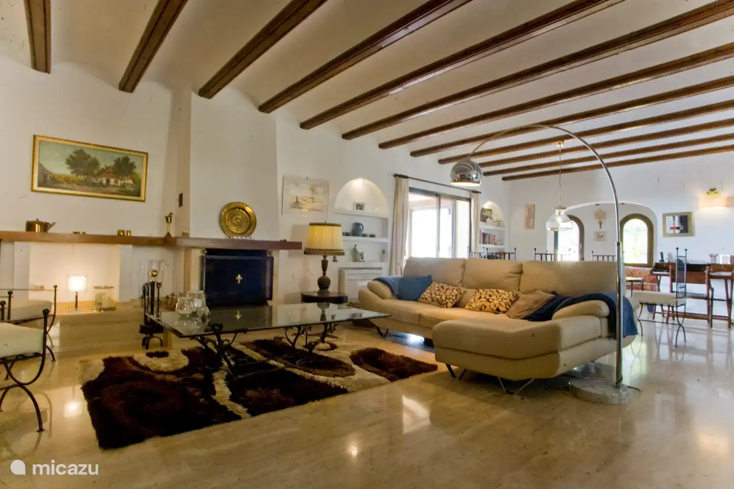 Open woon en eetkamer