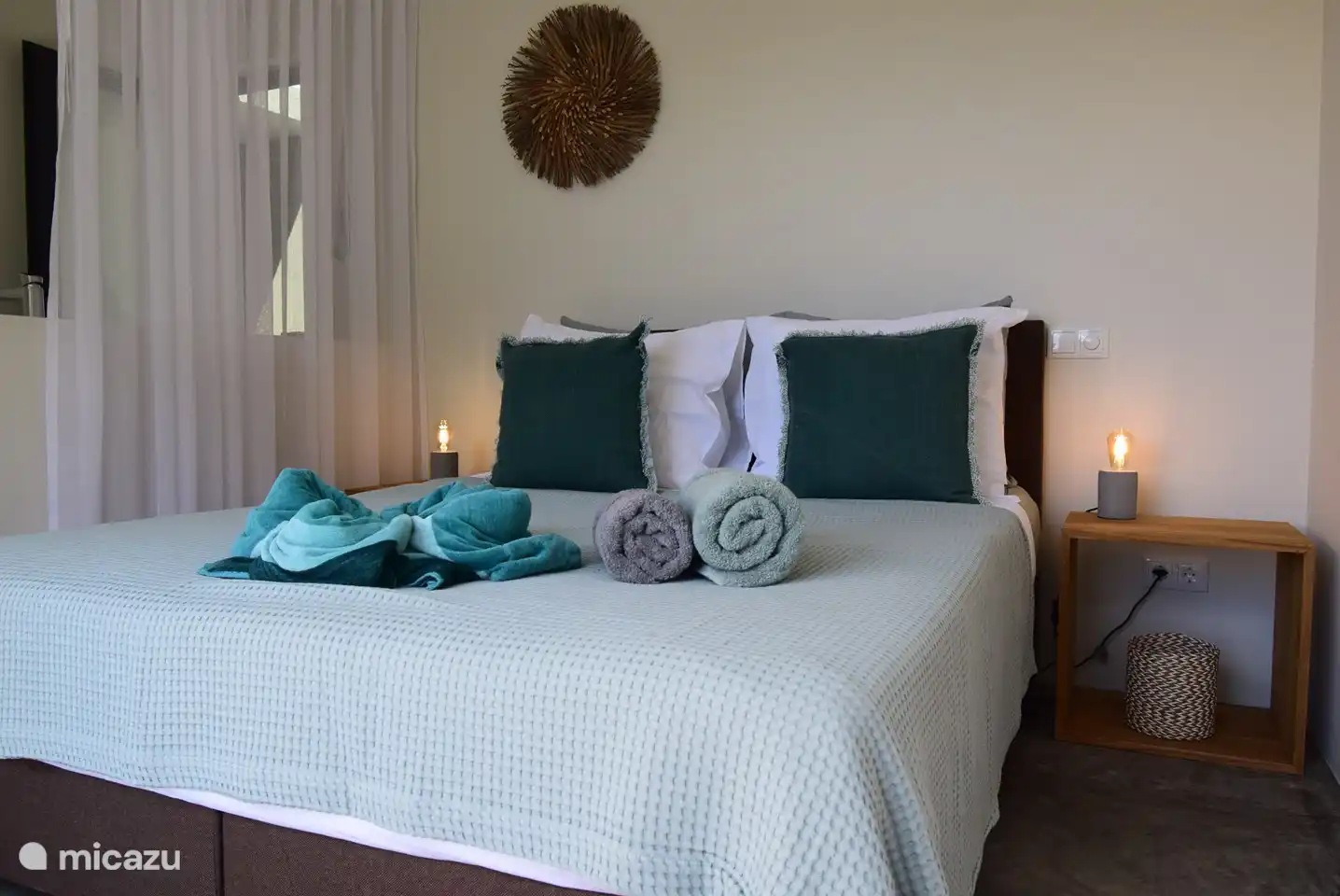 Alle slaapkamers met airco en badkamer.