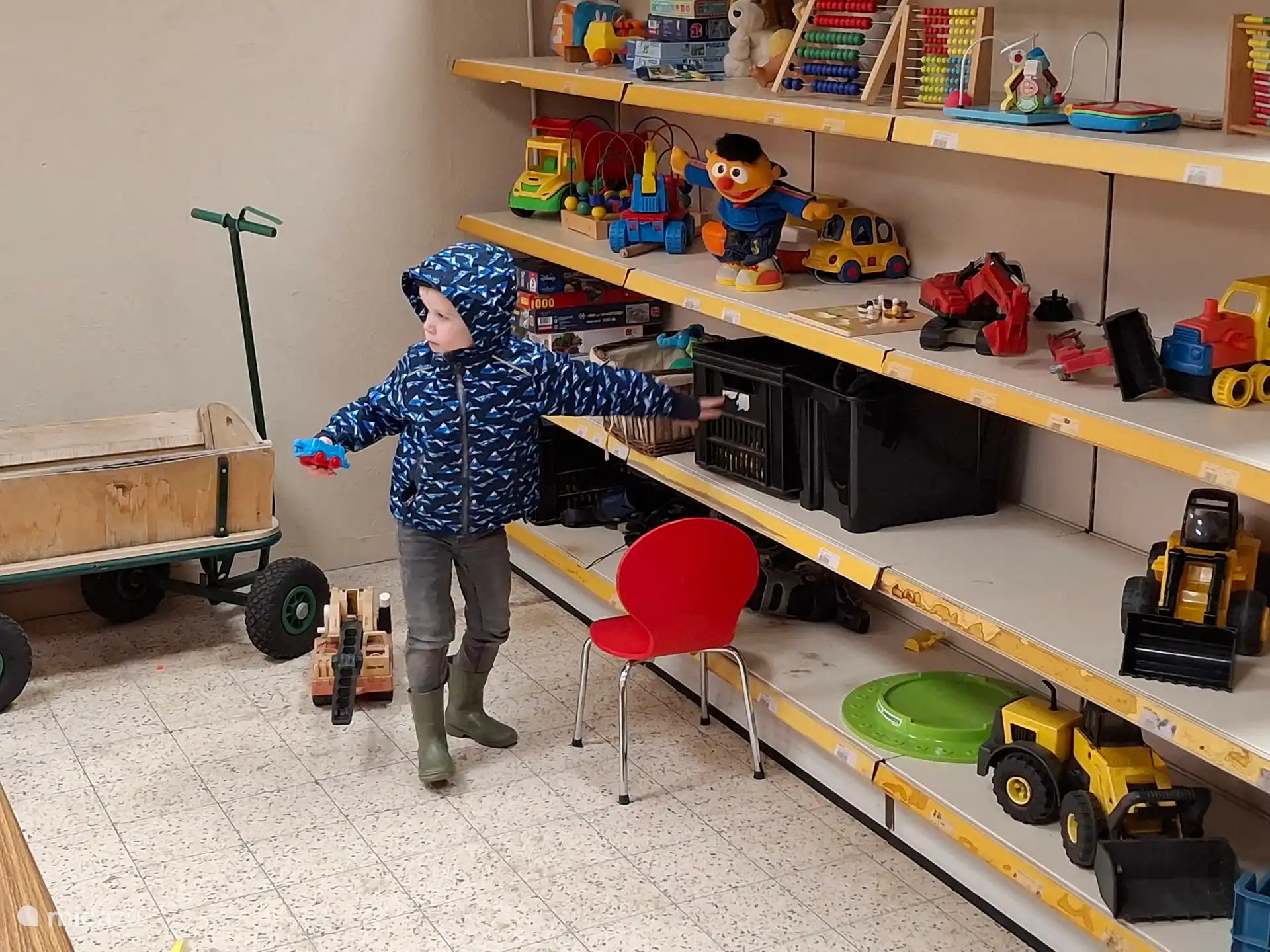 A beautiful kids corner in the park.
Let the children visit the kids corner only under supervision
Please help to keep the kids corner complete and tidy