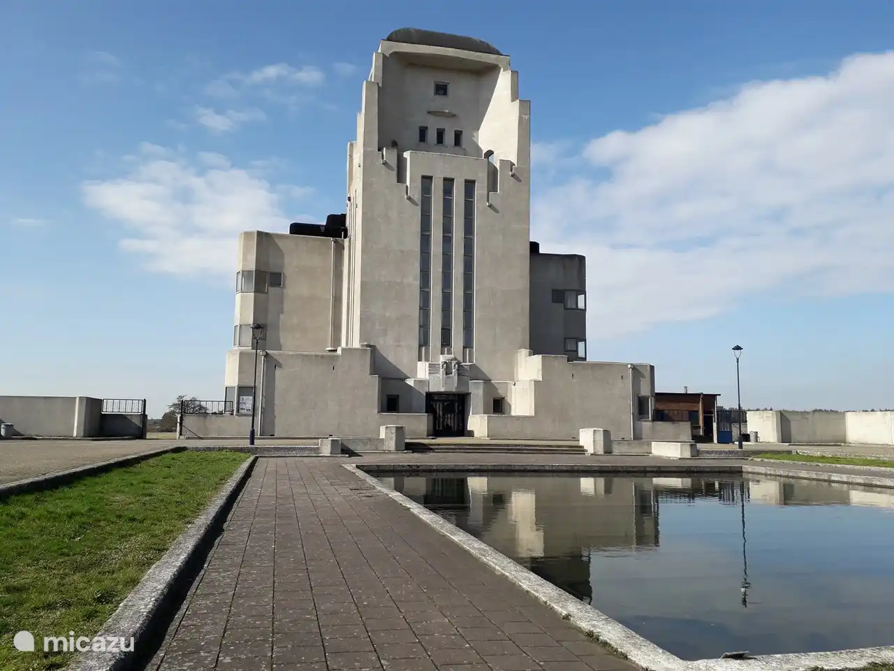 Beautiful area of Kootwijk with many attractions. including Radiokootwijk, julian towers, apenheul, Het Loo palace, sand slums in Garderen and Elburg and the Hoge Veluwe.