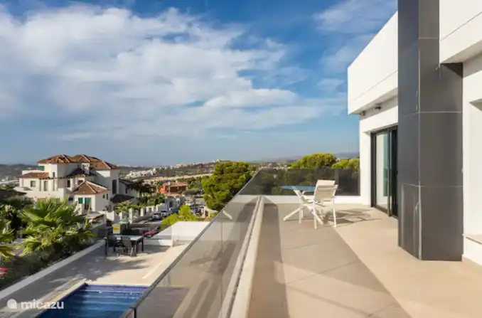 terraza con vistas al mar
